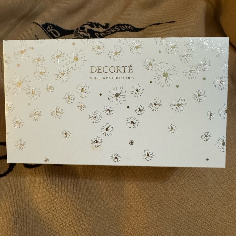 NEW-DECORTÉ "White Bliss Collection" Makeup Kit with Pouch Xmas 2024 col… - Picture 3 of 4